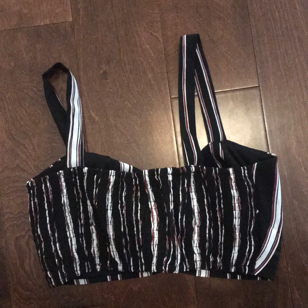 Cute black and red crop top - Picture 3 of 3